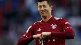 Lewandowski double helps Bayern Munich sink Greuther Furth
