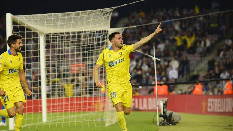 Lucas Pérez scores as relegation-battling Cadiz sink Barcelona at Camp Nou