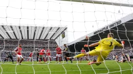 Arsenal celebrate away victory against Newcastle United at St. James' Park