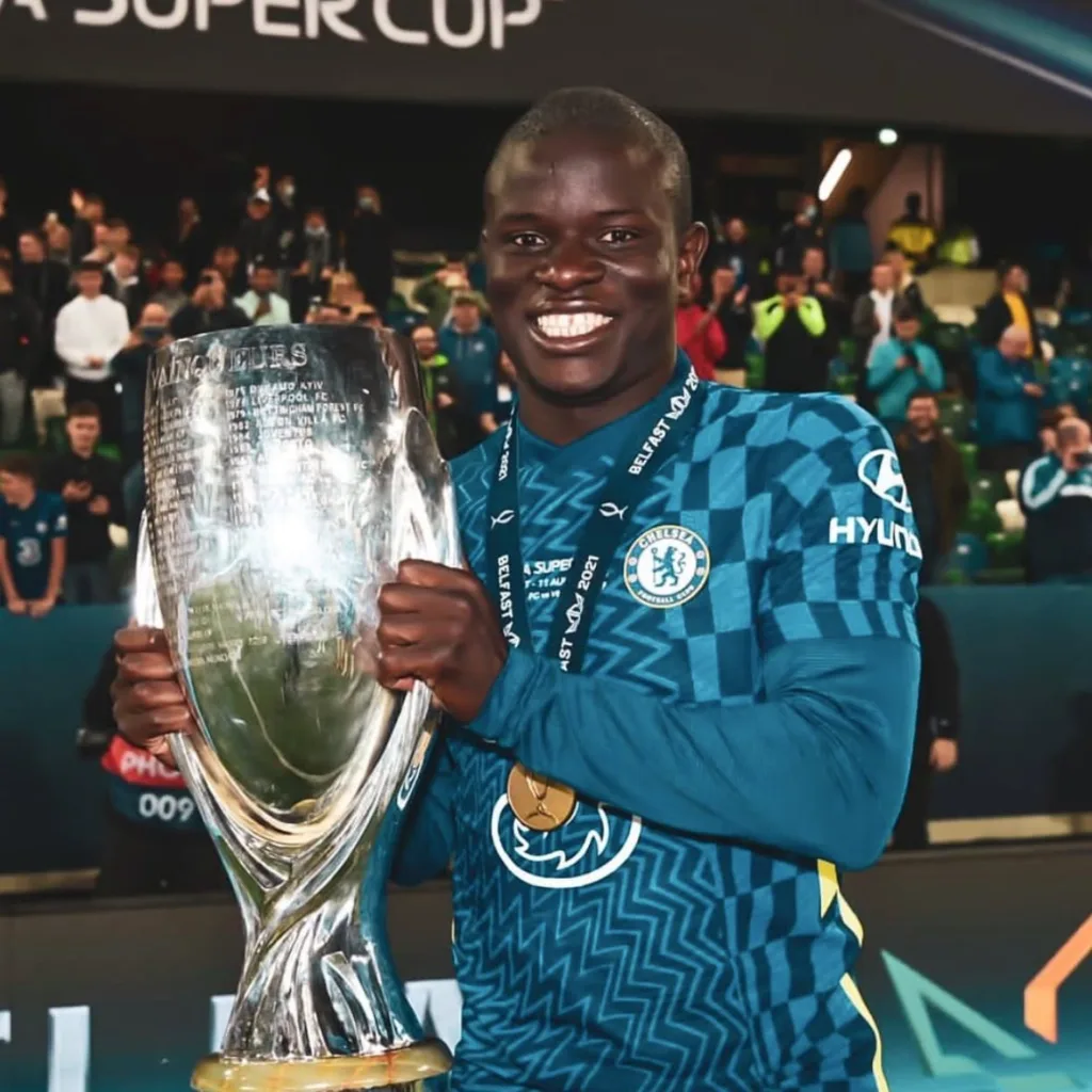 Chelsea star Moisés Caicedo names N'Golo Kante as idol: 'I strive to help the team like him'