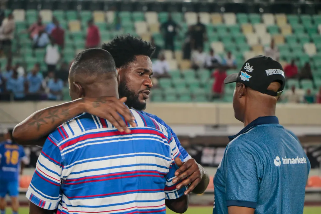 Eguma hugging Brown Ideye