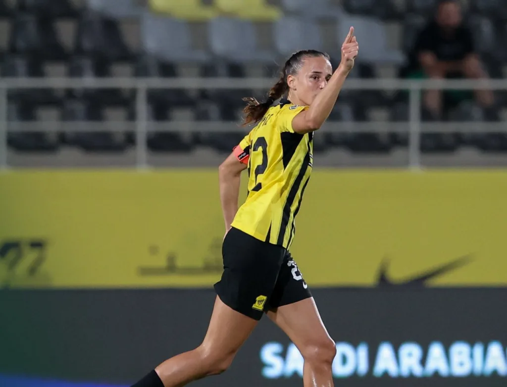 Ashleigh Plumptre celebrating