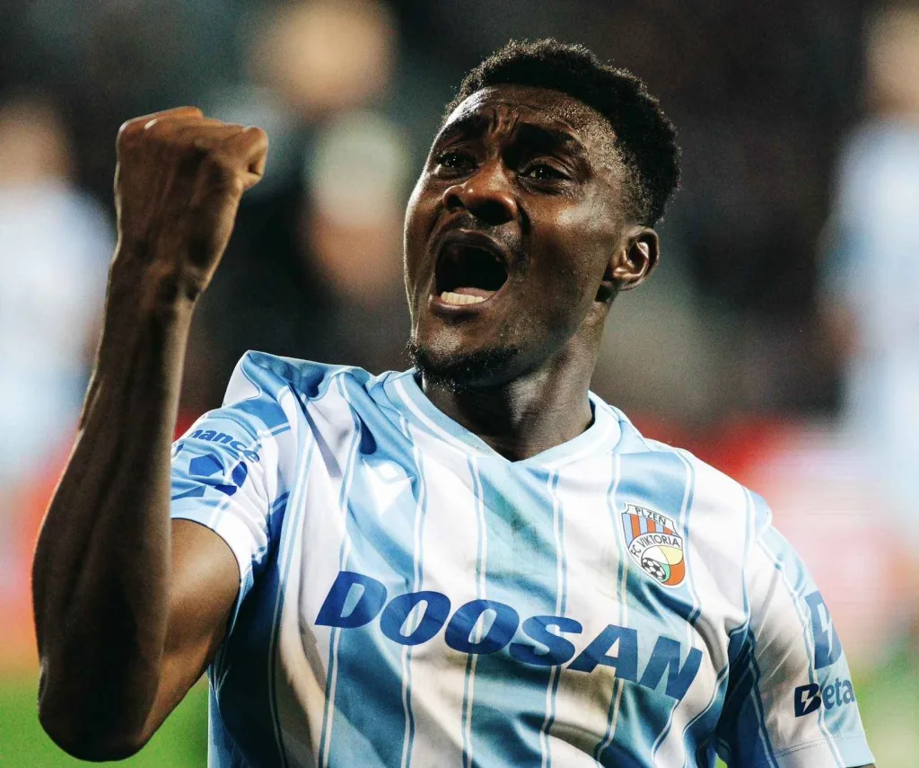 Rafiu-Durosinmi celebrating 6th goal for Victoria Plzen