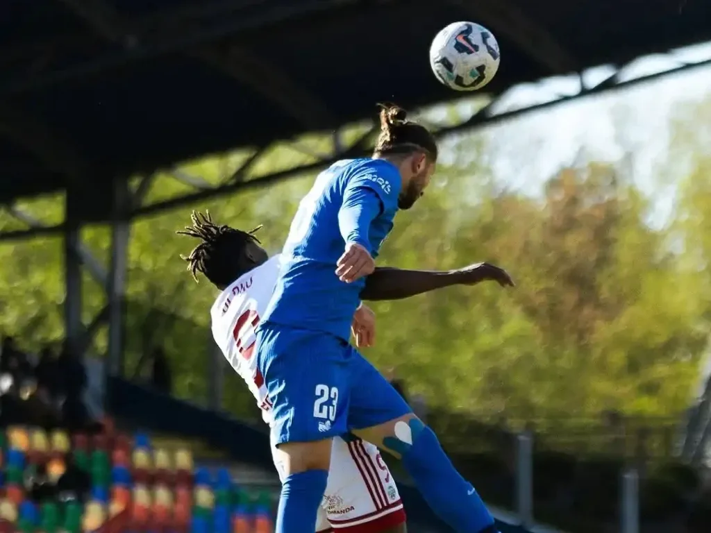 Oloko Ede jumps to nod ball