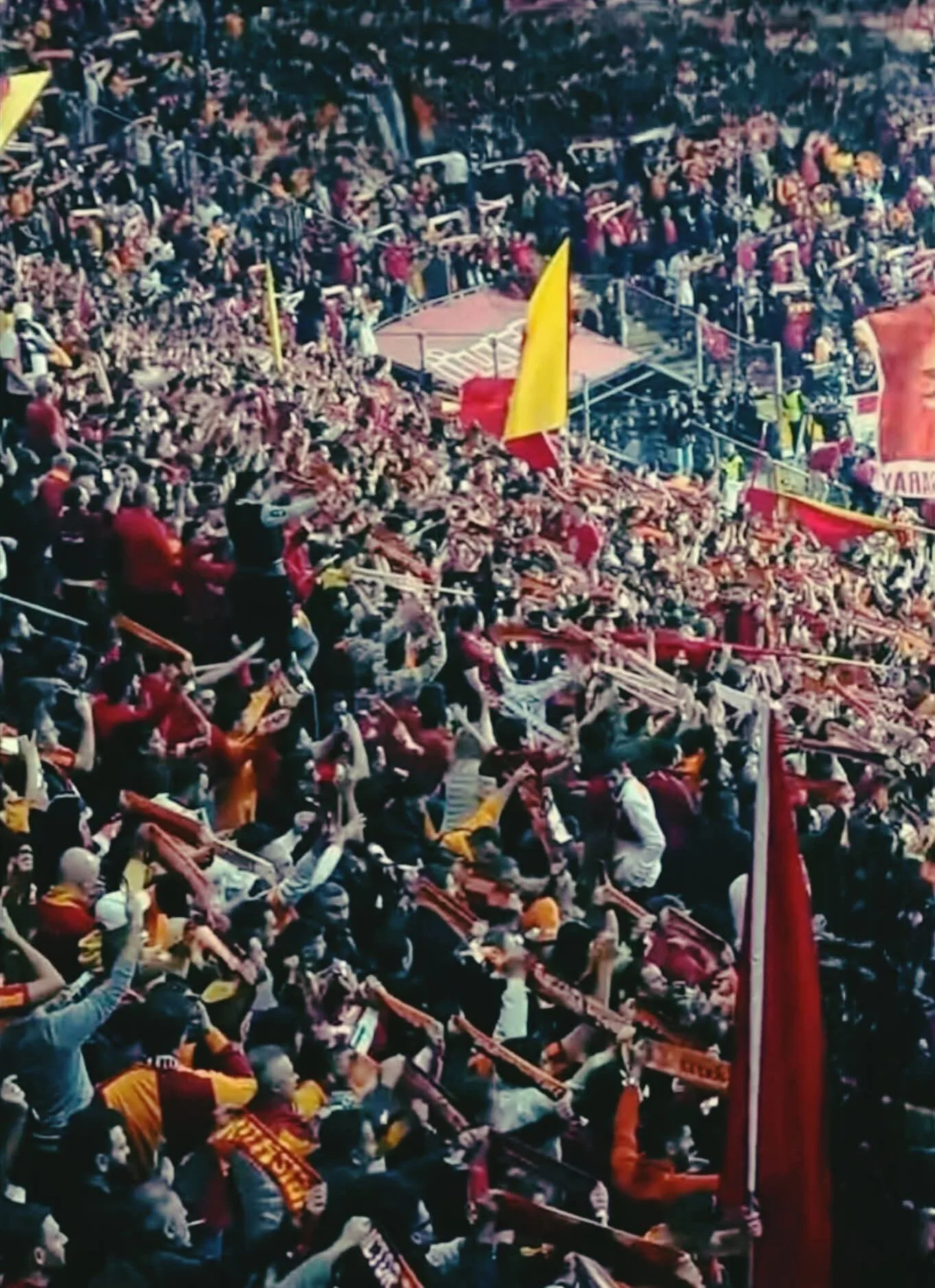 Galatasaray fans welcome Victor Osimhen with massive turnout