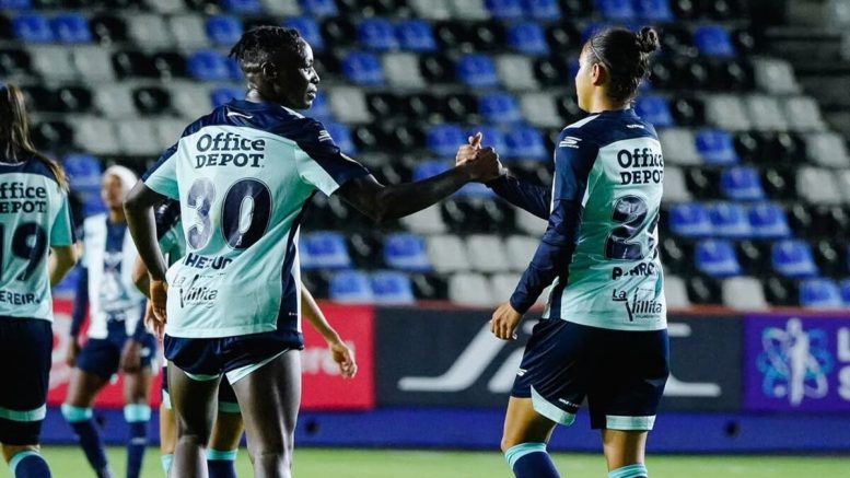Chinwendu Ihezuo action shot in Liga MX Femenil clash