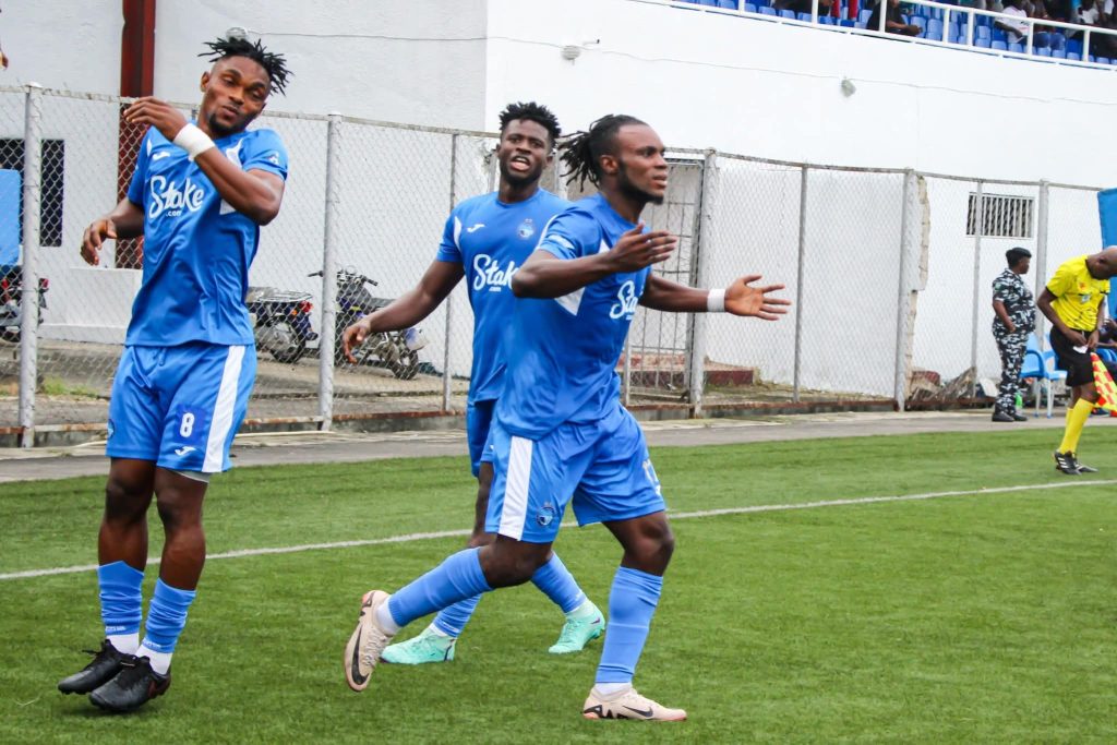Enyimba FC players rejoice after 1–0 victory at Enyimba Stadium