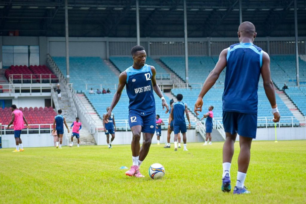 Finidi George motivates Rivers United players before El Kanemi clash