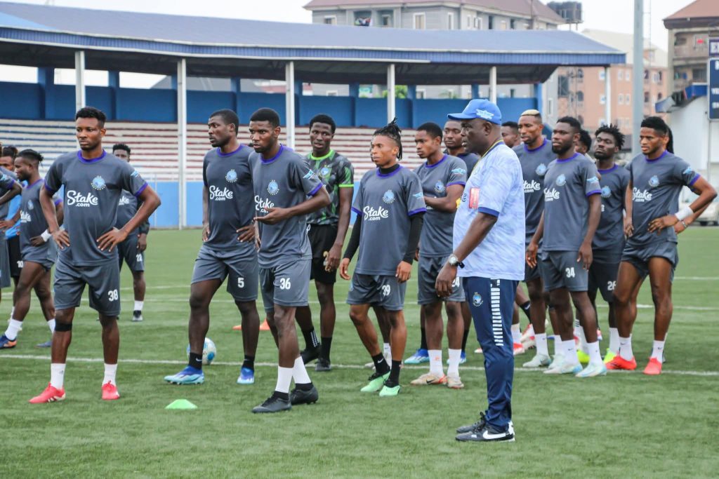Stanley Eguma with his Enyimba squad