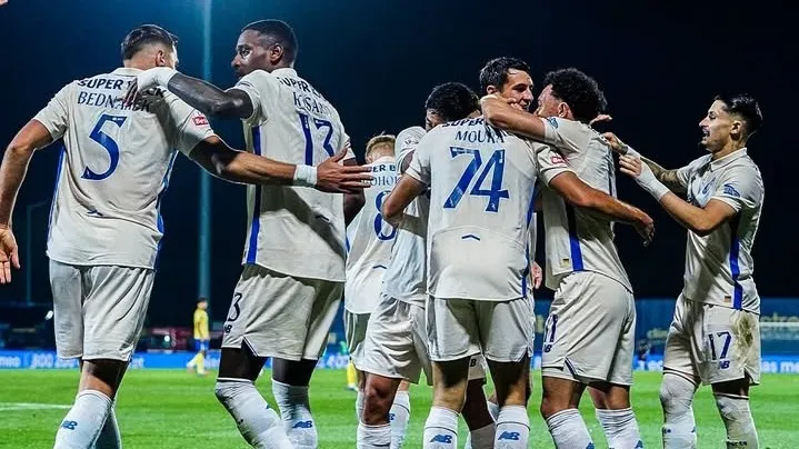 Zaidu Sanusi scores late to seal Porto win over Arouca