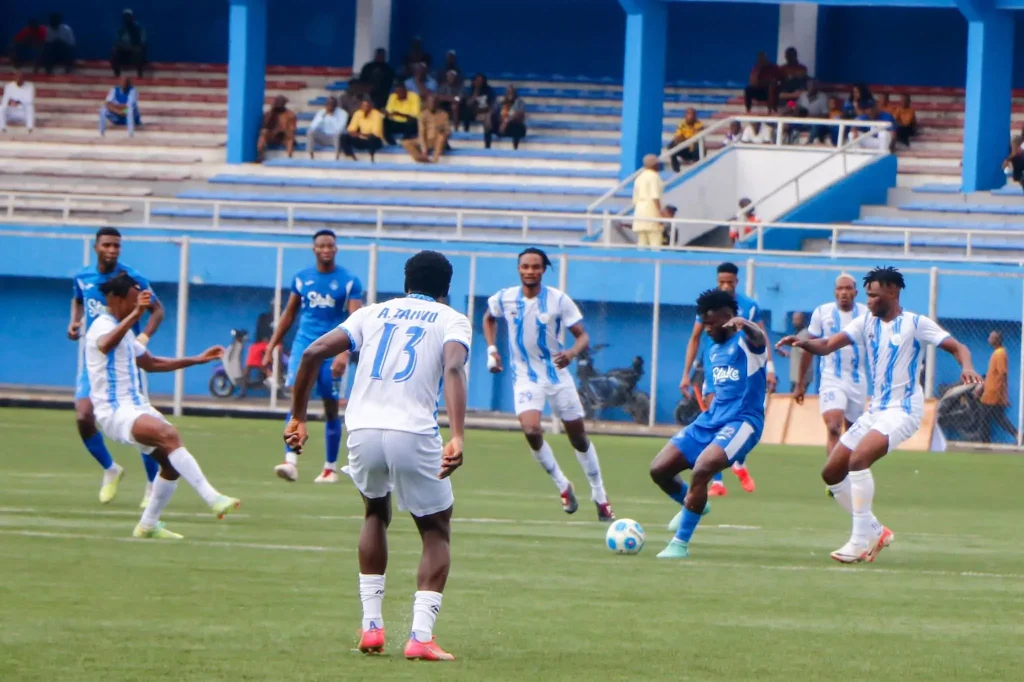 Enyimba players frustrated after missing scoring chances against Rivers United