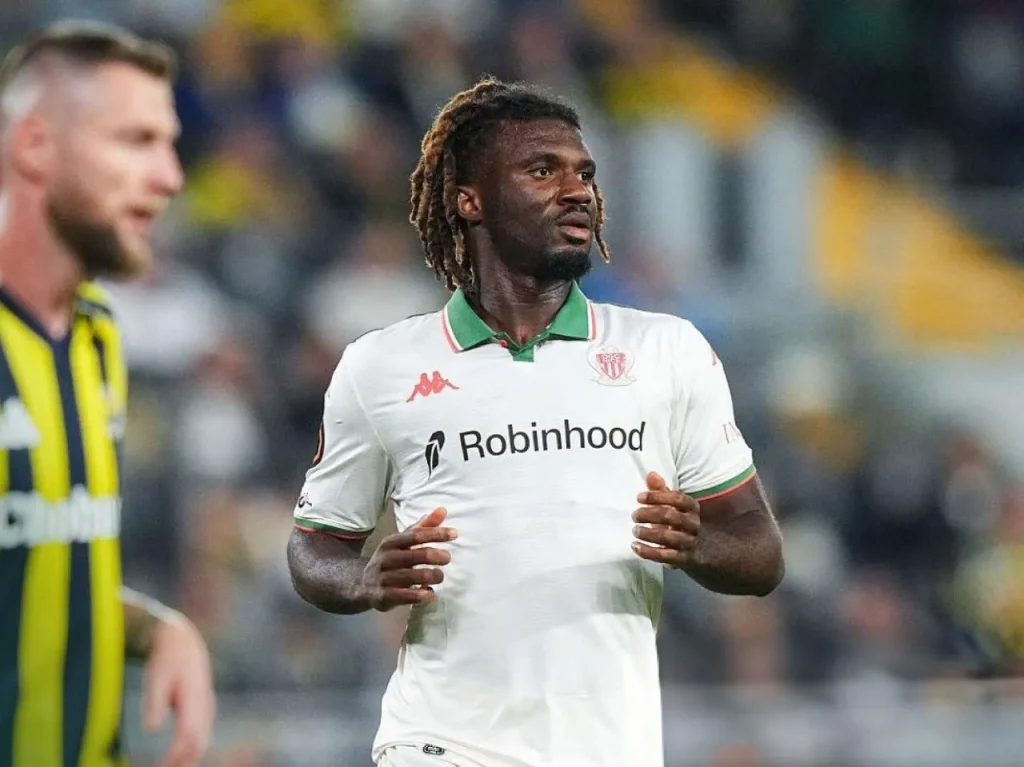 Terem Moffi battles Fenerbahçe defenders in Europa League clash