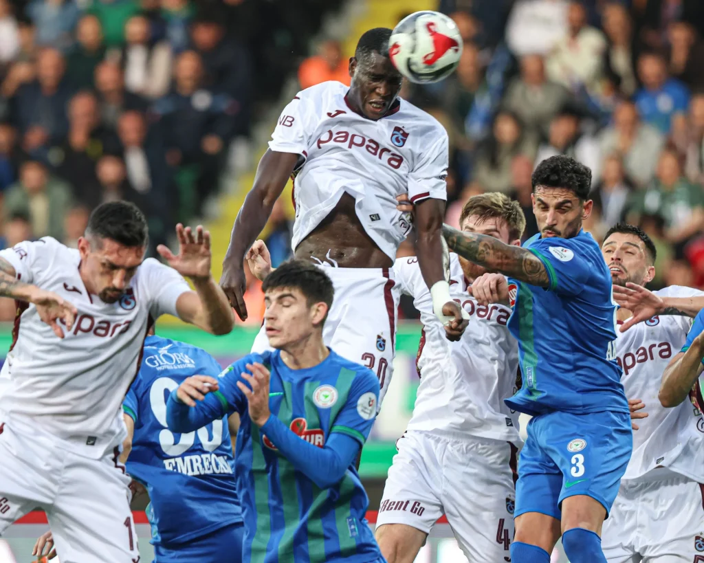 Trabzonspor striker Paul Onuachu heads home decisive goal in Süper Lig