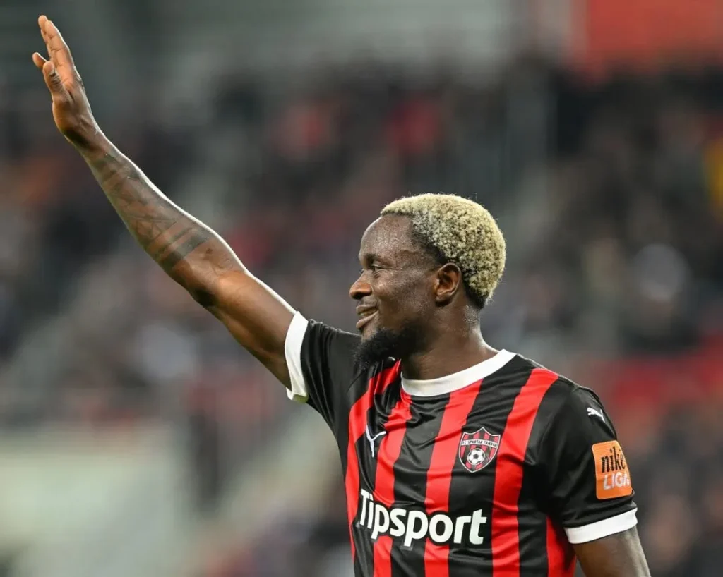 Hilary Gong assists during Spartak Trnava vs Trenčín match