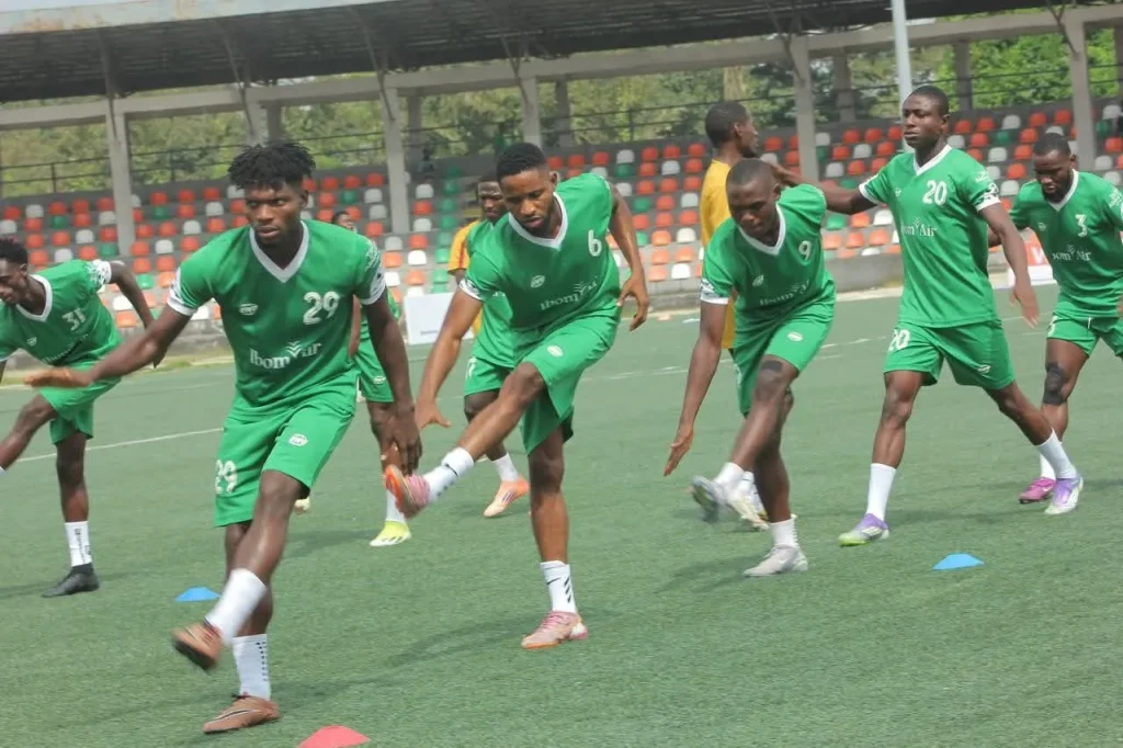 Super Eagles Goalie Sochima Victor Defends Akwa United After Criticism Over Recent Form