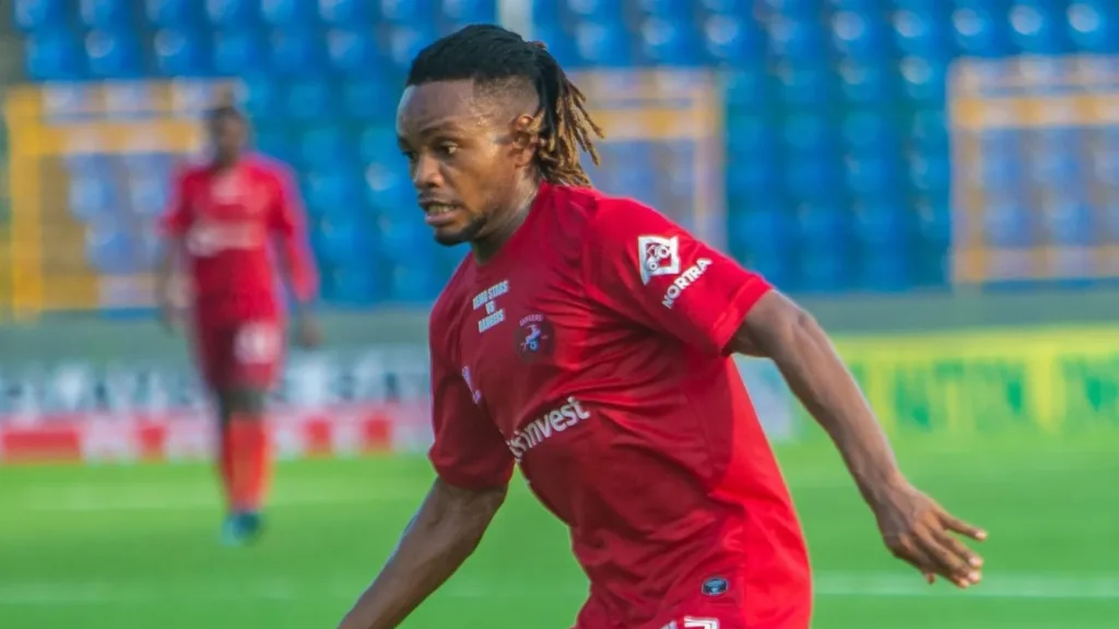 Evans Ogbonda in action for Enugu Rangers