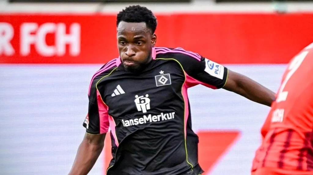 Philip Otele dribbling past opponents in German Bundesliga