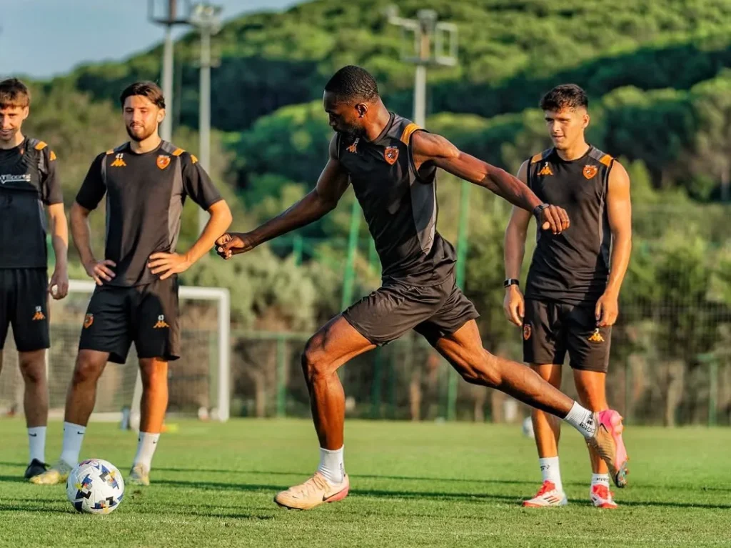 Super Eagles defender Semi Ajayi returns from injury during Hull City session