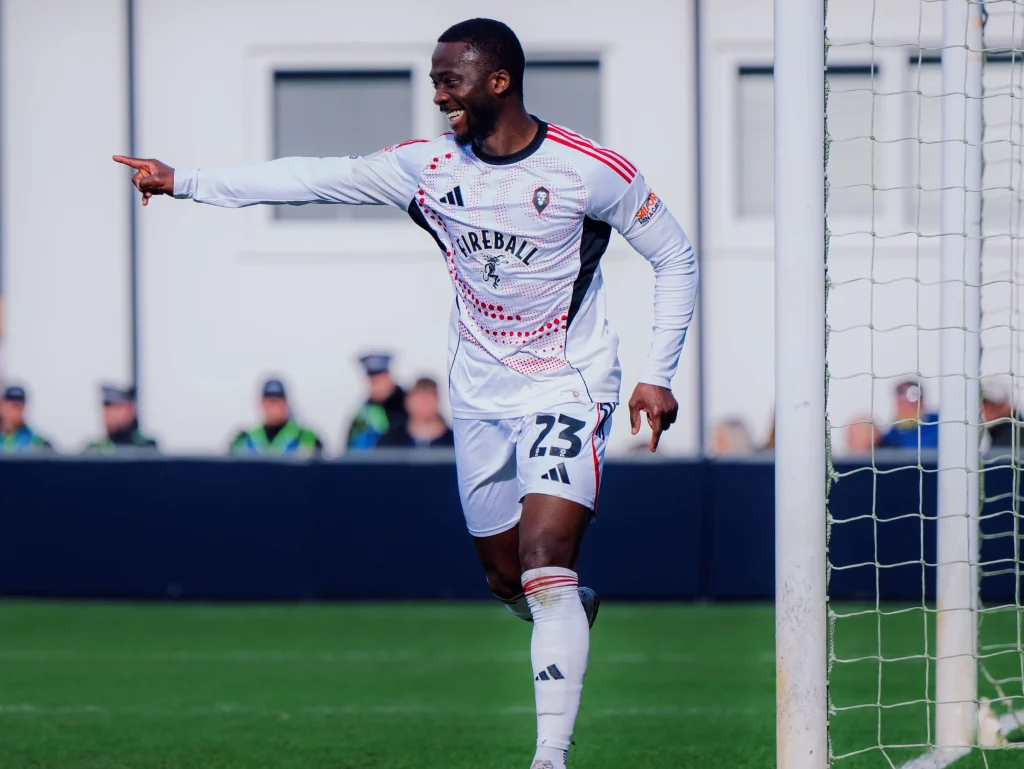 Daniel Udoh scores for Salford City vs Harrogate