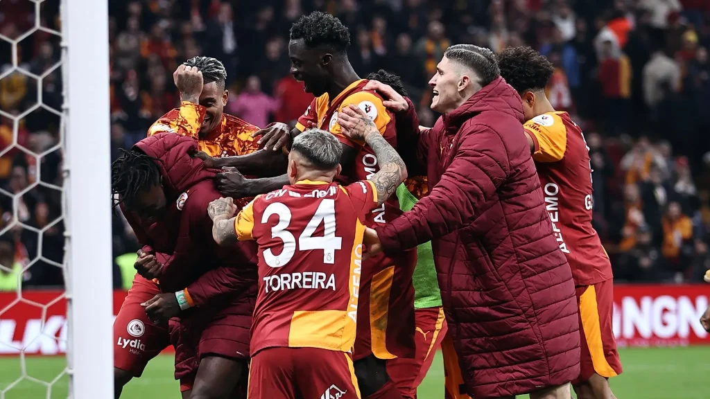 Galatasaray forward Victor Osimhen controlling the ball during a Turkish Super Lig match
