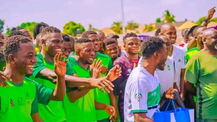 Governor Abdullahi Sule addressing the Nasarawa United team after beating Rivers United.