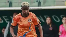 Motunrayo Ezekiel battling Valadares defenders in league clash