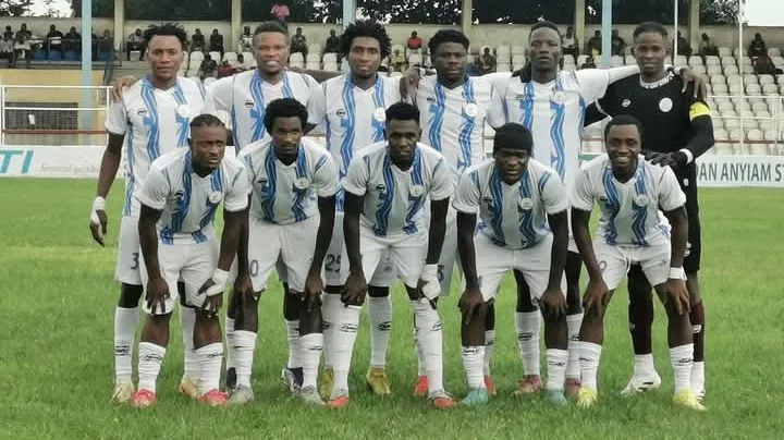 Rivers United players in action during NPFL clash with Shooting Stars in Ibadan
