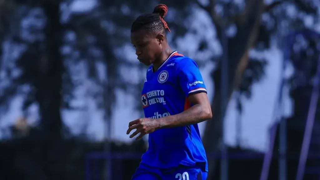 Super Falcons star Uchenna Kanu in action for Cruz Azul Women
