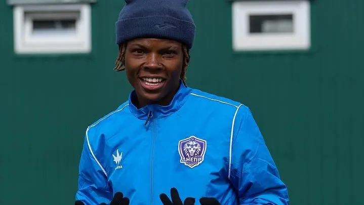 Blessing Okpe in action for Belarus side in league match