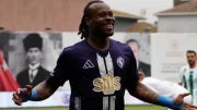 Emeka Eze celebrates late goal sealing Sarıyer victory
