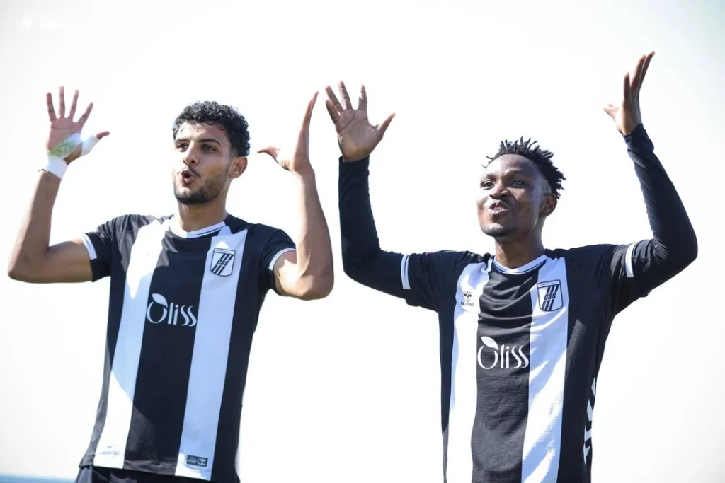 Emmanuel Ogbole hat-trick celebration for CS Sfaxien