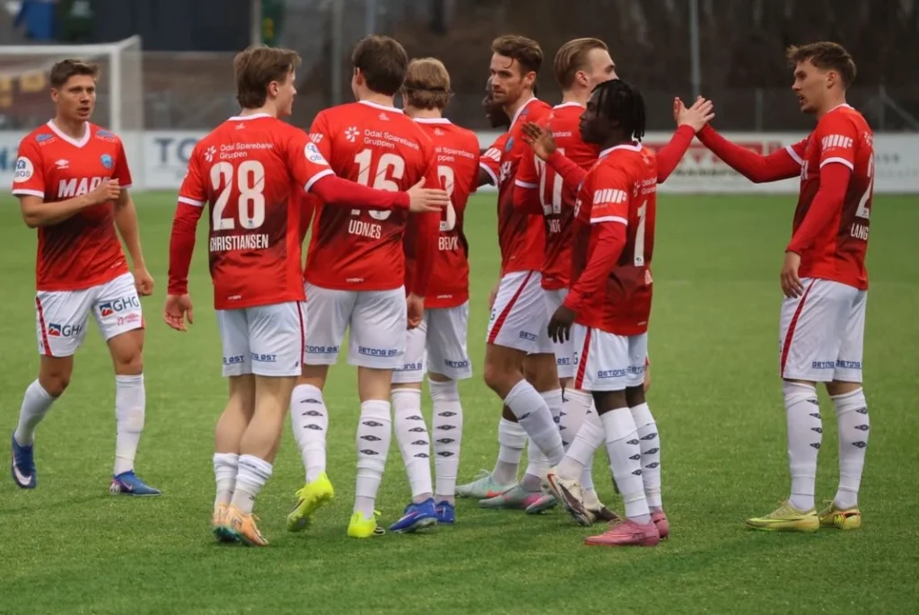 Kongsvinger players celebrate Daniel Job goal vs Raufoss