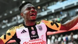 Moses Usor celebrates 10th goal for LASK vs Rapid Wien