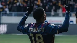 Paul Mukairu scores a consolation goal for Pogon Szczecin against Lech Poznan