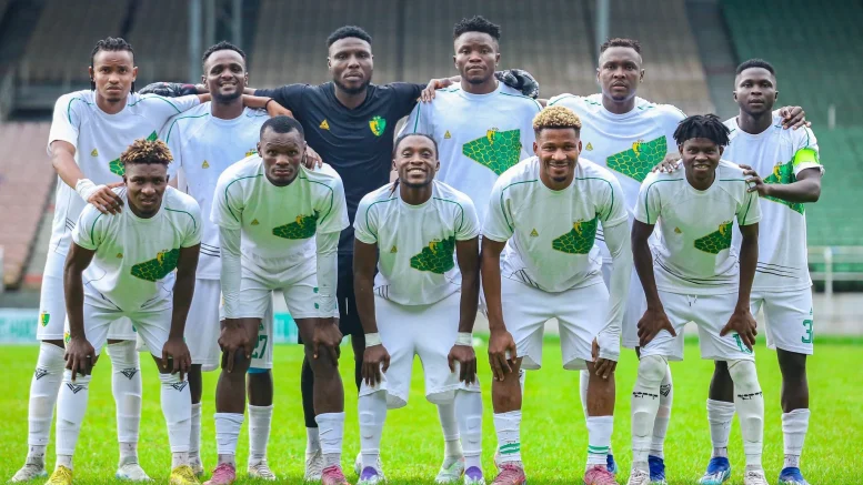 Plateau United players struggle on poor pitch vs Rivers United