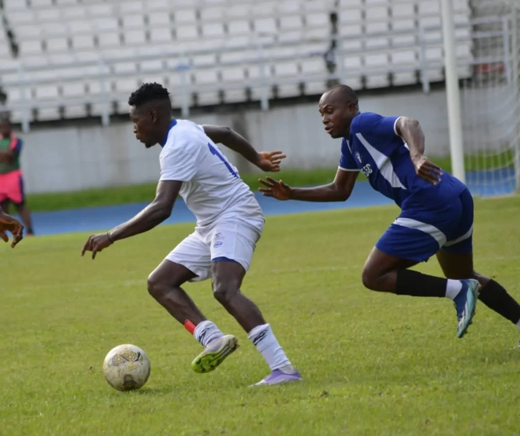 Rivers United Oga Finidi George dey give instruction for touchline_
