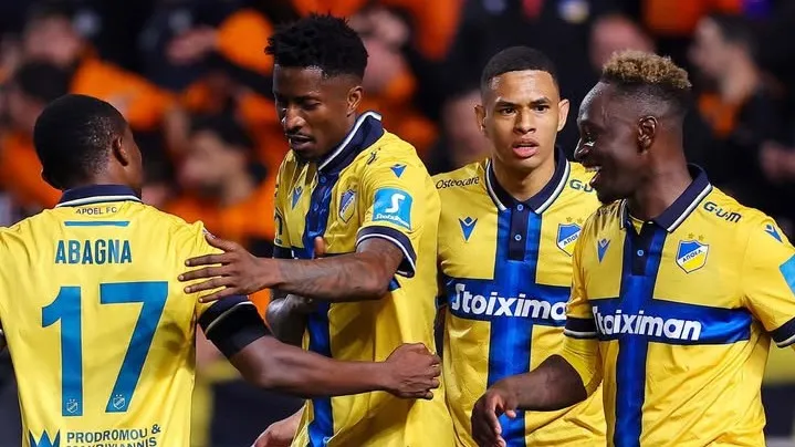 Super Eagles star Peter Olayinka in league matches