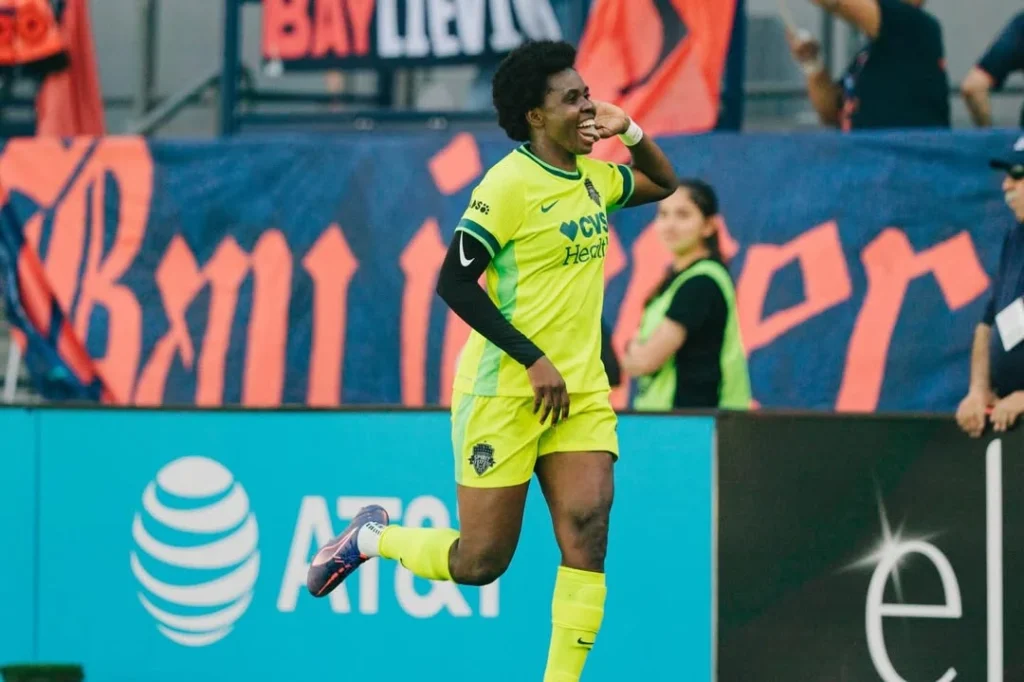 Washington Spirit players lifting the ball in victory