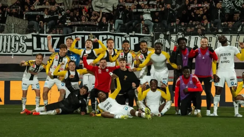 Moses Usor and teammates